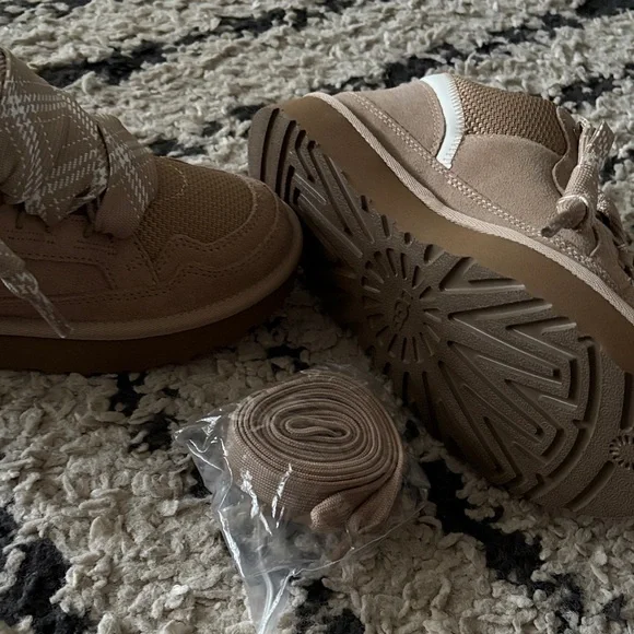 UGG Beige Sneakers with Checkered Laces - Picture 5 of 6